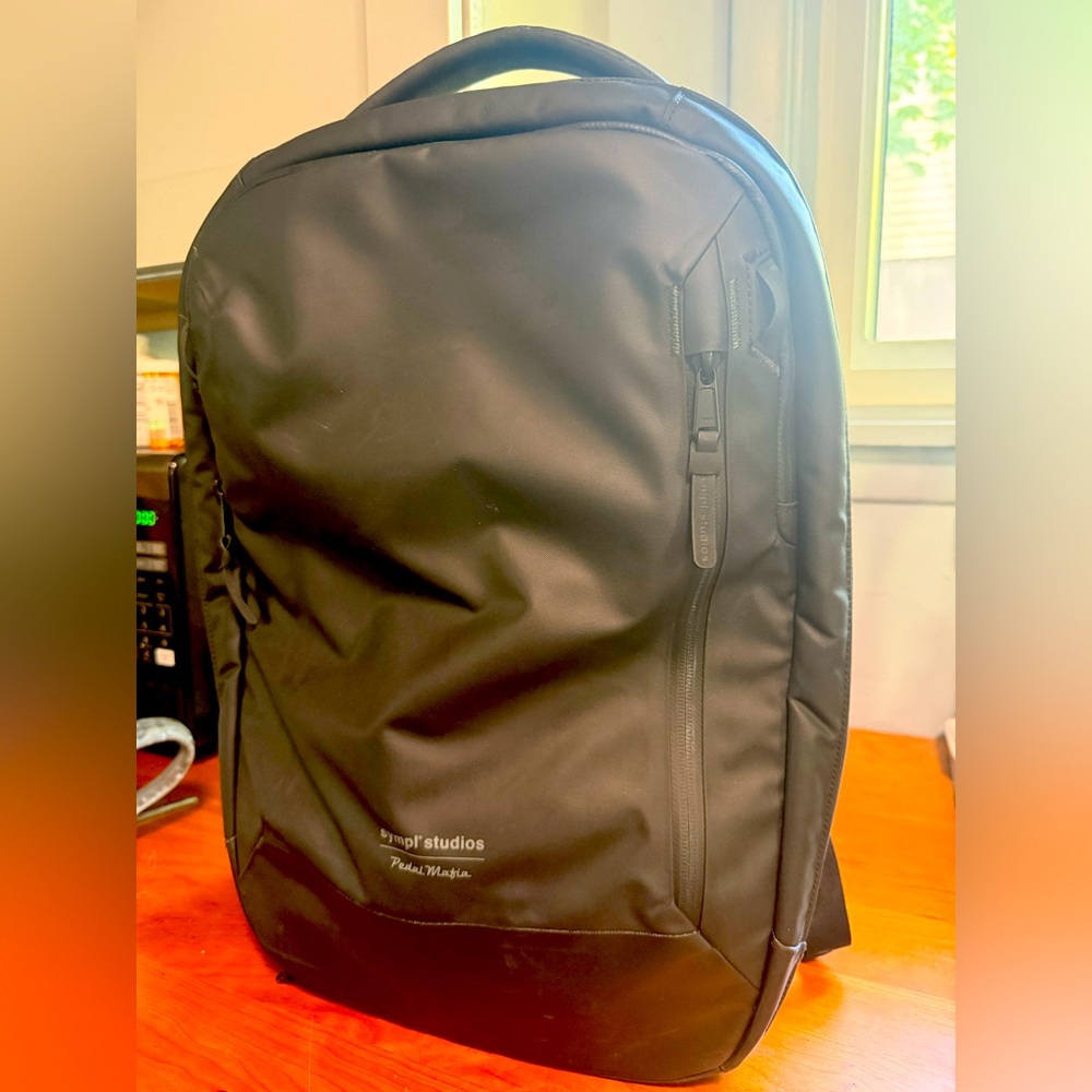 Sympl Pedal Mafia collab commuter 20L backpack

Rare! EUC. Make an offer!